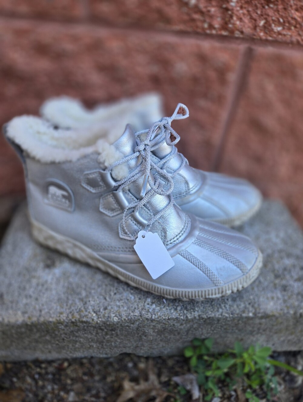 Sorel x Disney Plus Frozen Out N About Boots Size 8.5 Woman's Silver Duck Boot - Picture 7 of 16